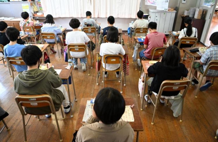 bữa trưa im lặng