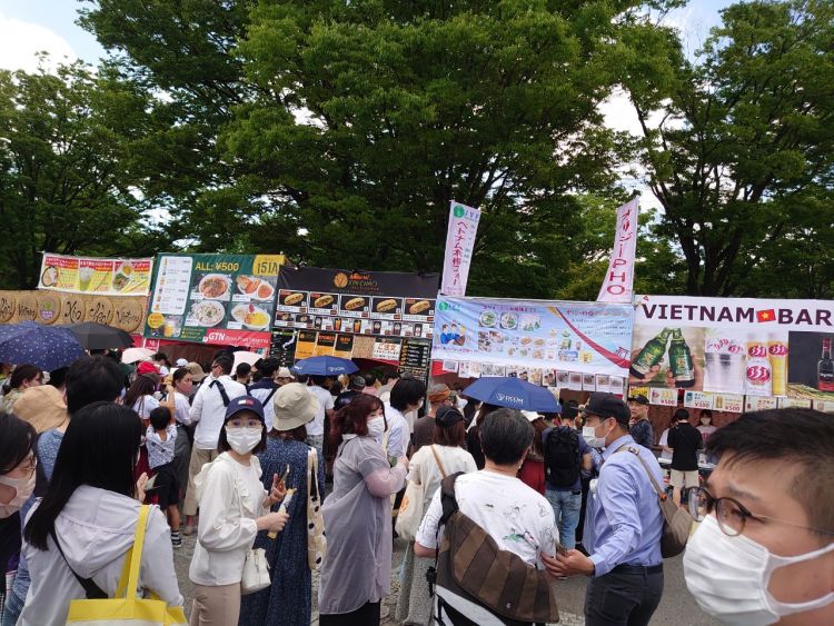 Khách xếp hàng mua phở của JVF tại Festival VN vừa rồi