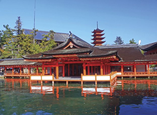 Itsukushima xây trên vùng nước cạn
